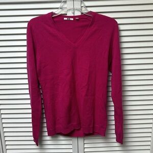 NWOT cashmere Uniqlo v neck sweater